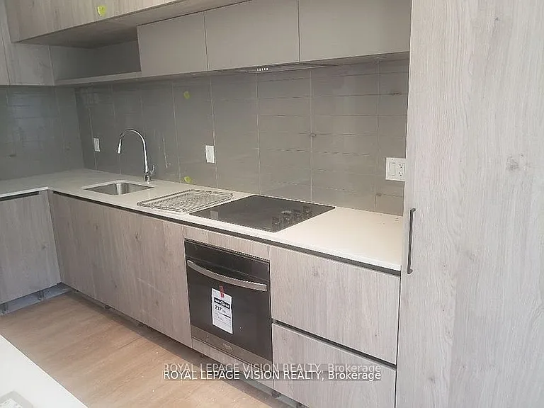12 David Eyer Rd #Townhouse 1123 — Photo 5