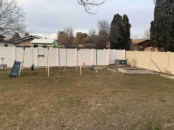 4th image of 1645 Richmond Dr