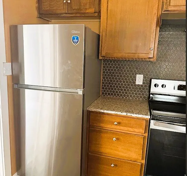 240 W Elm St #A — Photo 6