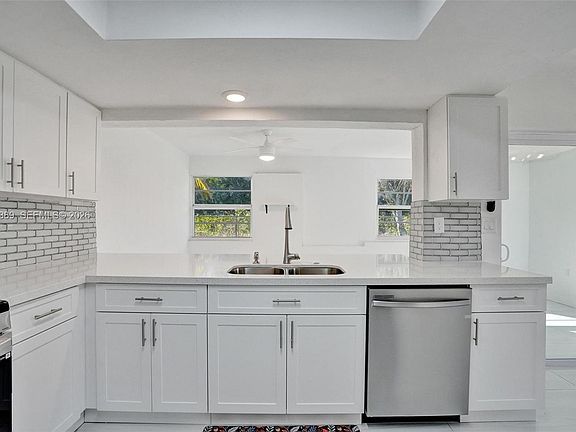 4th image of 8436 Southampton Dr