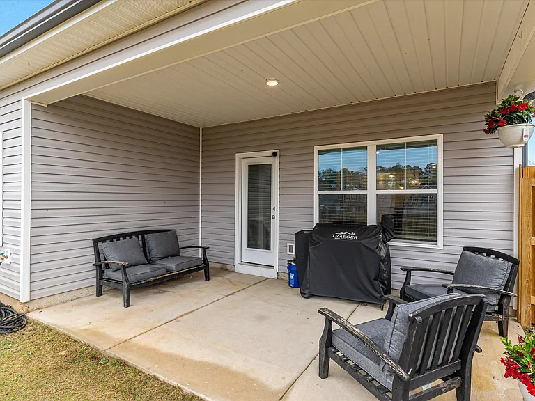 975 Newburn Dr — Photo 43