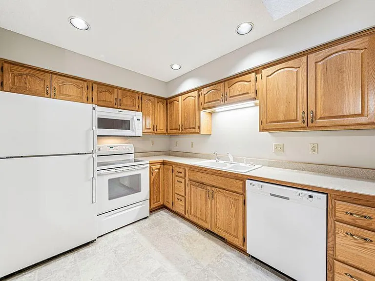 1913 Eastridge Ct — Photo 20