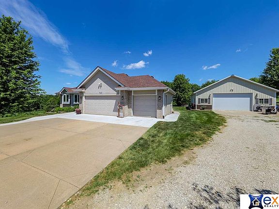3rd image of 720 Lakeview Dr