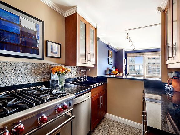 5th image of 251 E 32nd St #18-D
