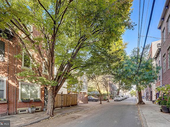 3rd image of 956 N Lawrence St #A