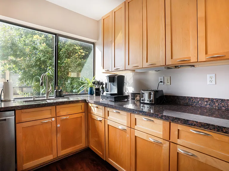 2301 Crawford St — Photo 17