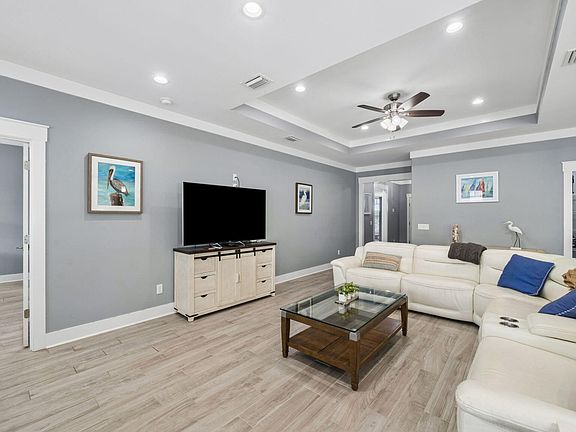 2nd image of 330 Palm Dr