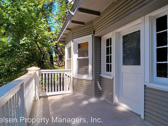 2nd image of 1901 G St APT 04