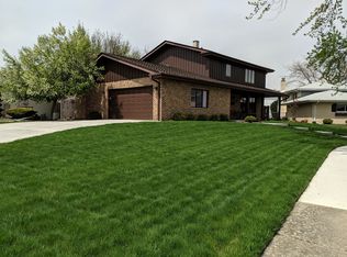 810 W Heritage Dr, Addison, IL 60101