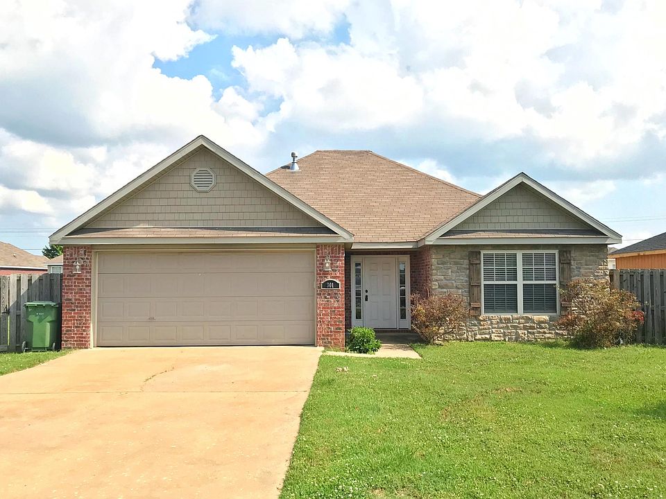 1st image of 301 E Sweetwater Dr