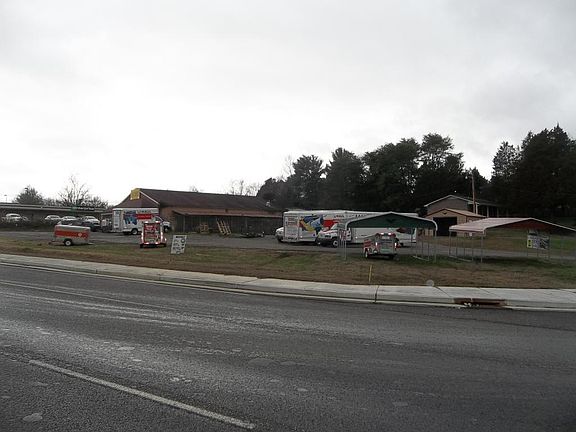 2nd image of 7525 Maynardville Pike