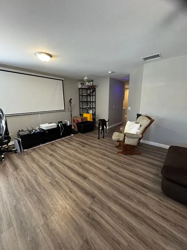 5 bed, 3.0 bath, 3067 sqft, $4,100 — Photo 2