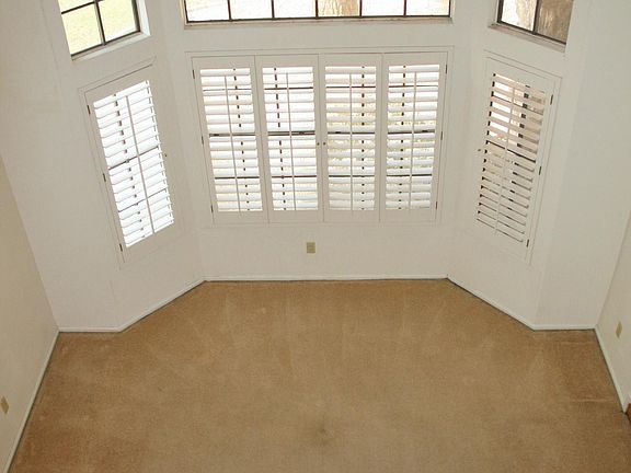 4th image of 3329 E Glade Cir