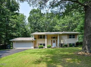 101 Circle Dr, Hawley, PA 18438