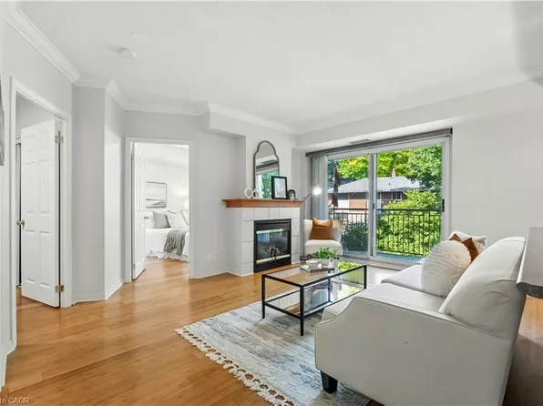 24 Chapel St #206, Halton Hills, ON L7G 6A7