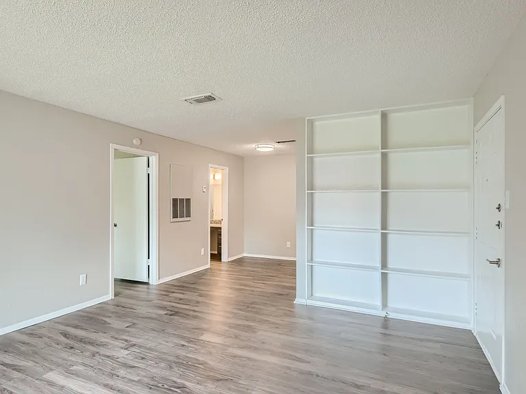 Villas At Waterchase — Photo 35
