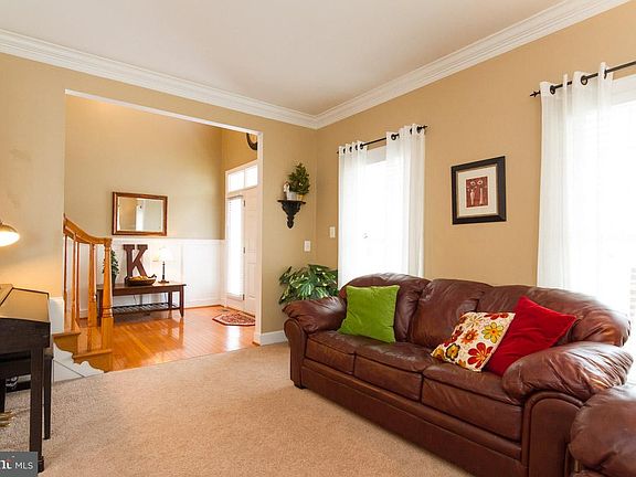 4th image of 10658 Moselle Ct