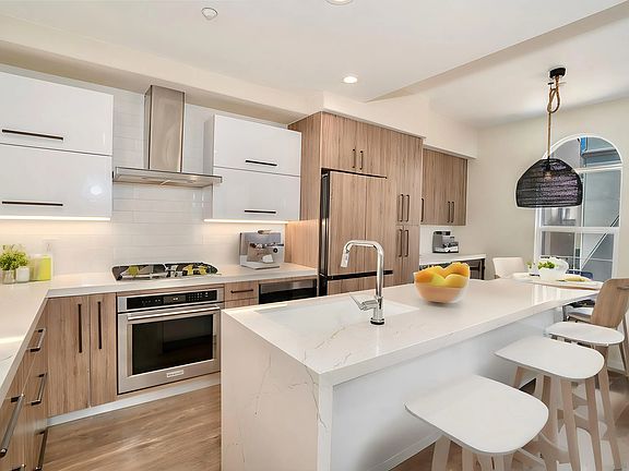 5th image of 2888 Villas Way