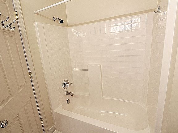 5th image of 3211 Addington Dr #1