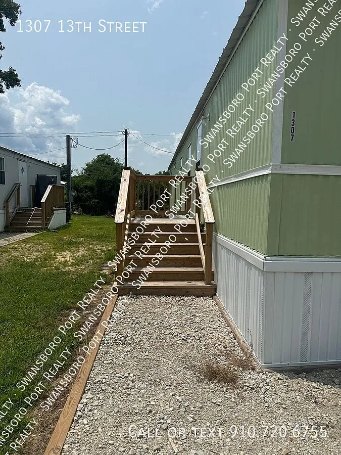 Renovated Home Close to Camp Lejuene With Lawn Care Included. 1307 13th St in Midway Park, NC — Photo 2