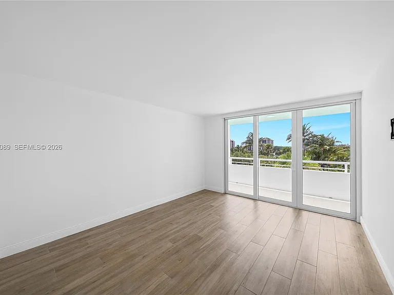 400 S Pointe Dr #409 — Photo 21