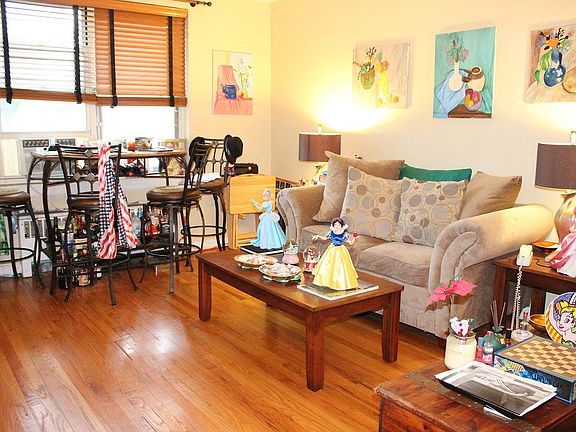 3rd image of 545 Castleton Ave APT 1D