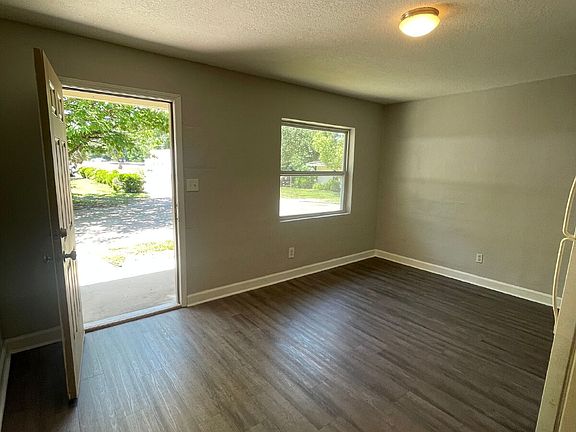5th image of 3721 Crawfordville Rd APT 15