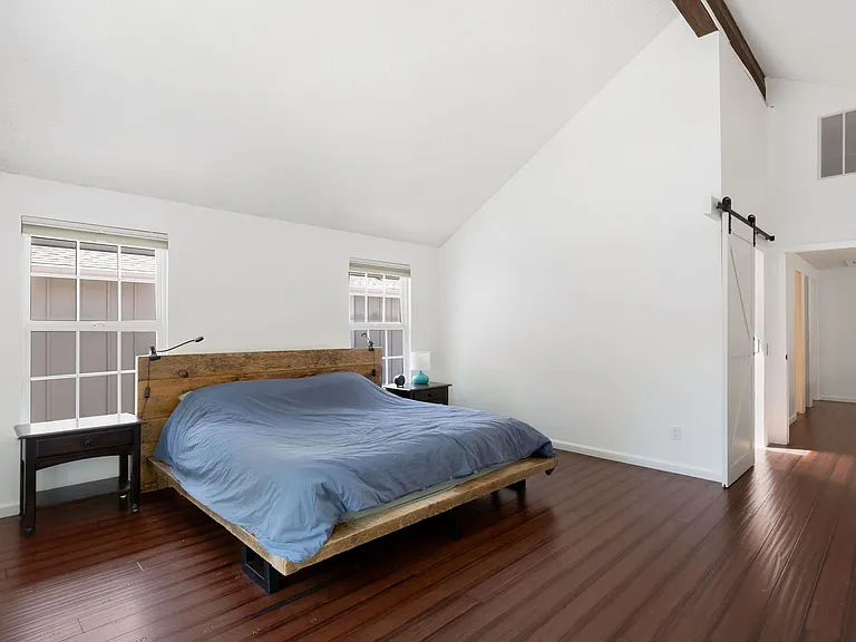 10217 Julian St — Photo 23