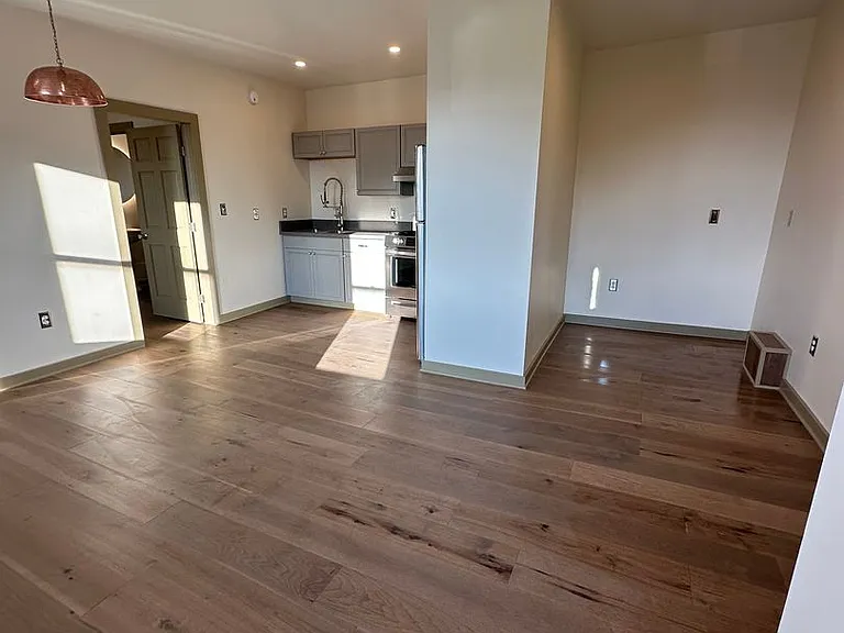 263 Main St — Photo 5