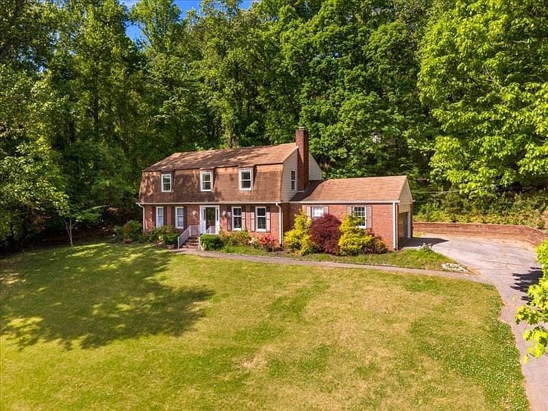 1st image of 1005 Rocky Ln