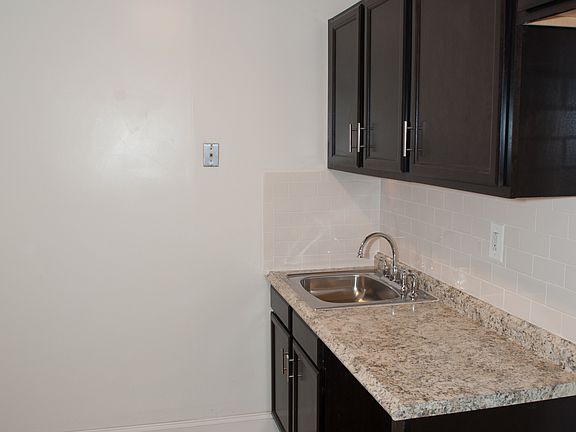 Kitchen - Beautiful updated kitchen