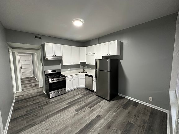 2nd image of 948 N Damen Ave APT 2R