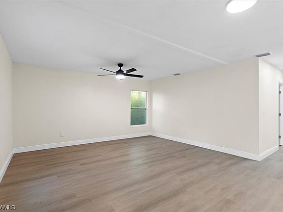 2nd image of 3847 Desoto Ave