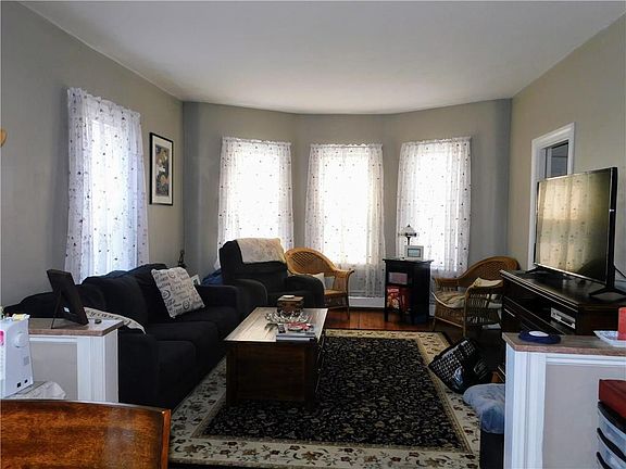 5th image of 27 Haven Ave
