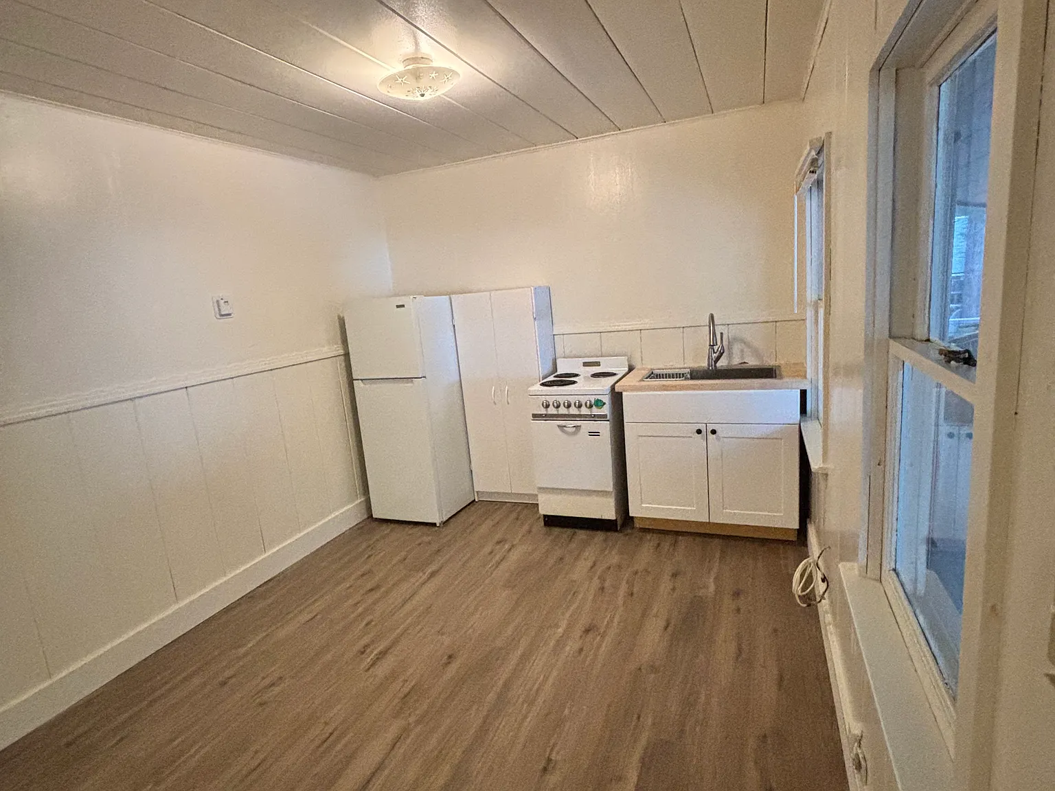 Studio, 250 sqft, $1,350 — Photo 3