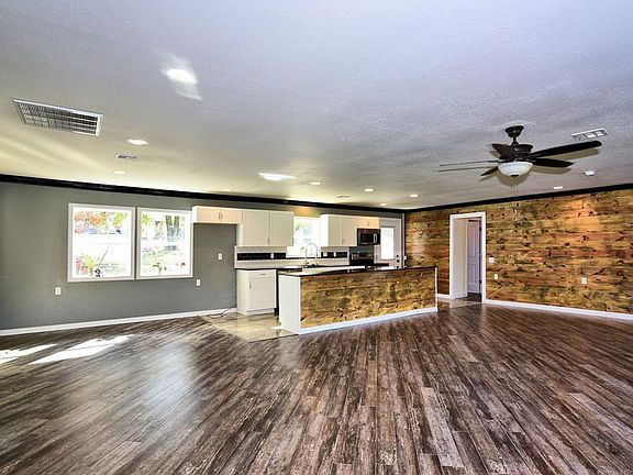 4th image of 8562 Alamo St
