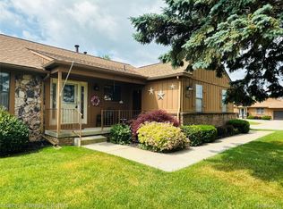 12104 Lexington Dr UNIT 3, South Lyon, MI 48178