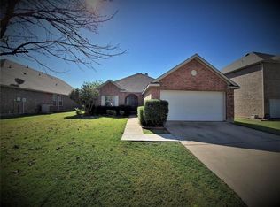 1932 Stonehill Dr, Fort Worth, TX 76247