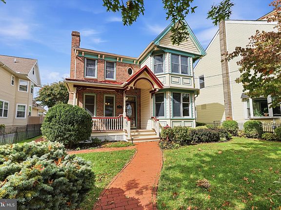 3rd image of 621 Radcliffe St