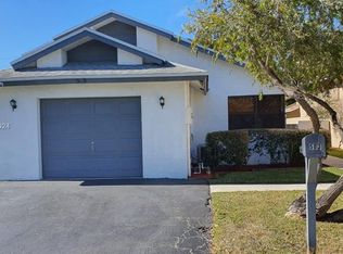 583 Lakeside Cir, Sunrise, FL 33326