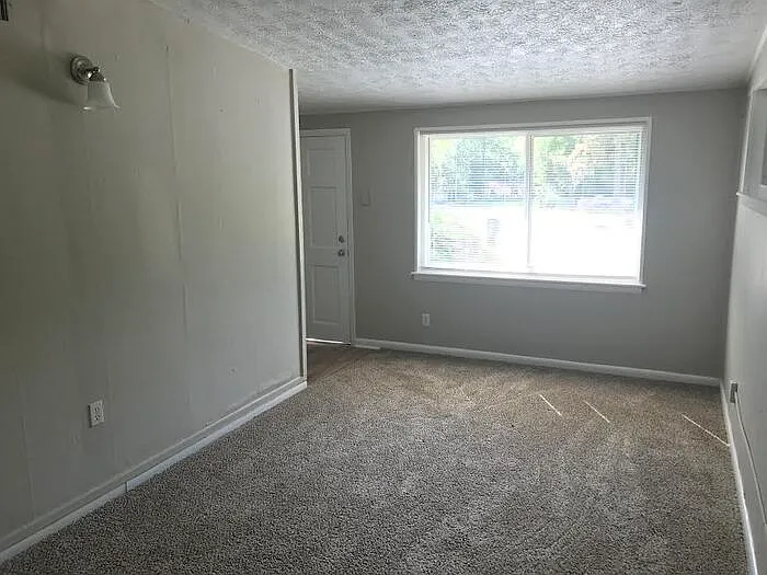 4 bed, 2.0 bath, 1636 sqft, $1,650 — Photo 4