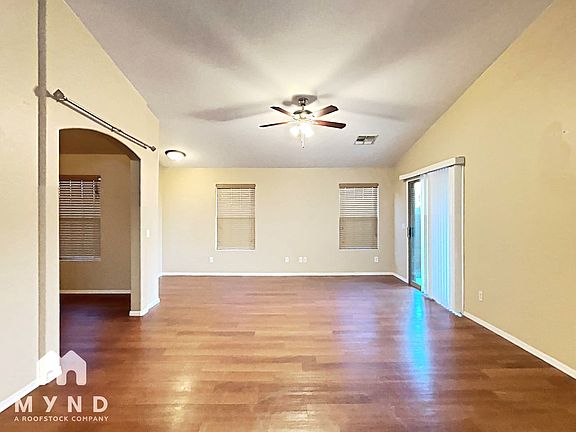 4th image of 33921 N Barbara Dr