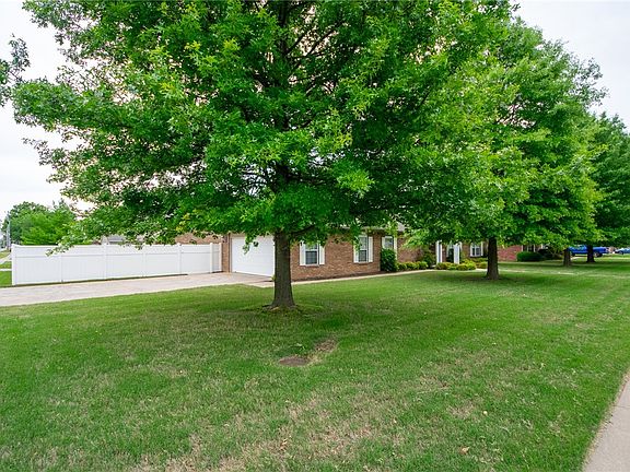 2nd image of 296 W Countryside Dr
