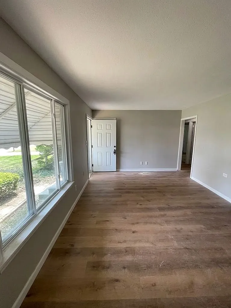 5 bed, 1.5 bath, 1490 sqft, $1,890 — Photo 2