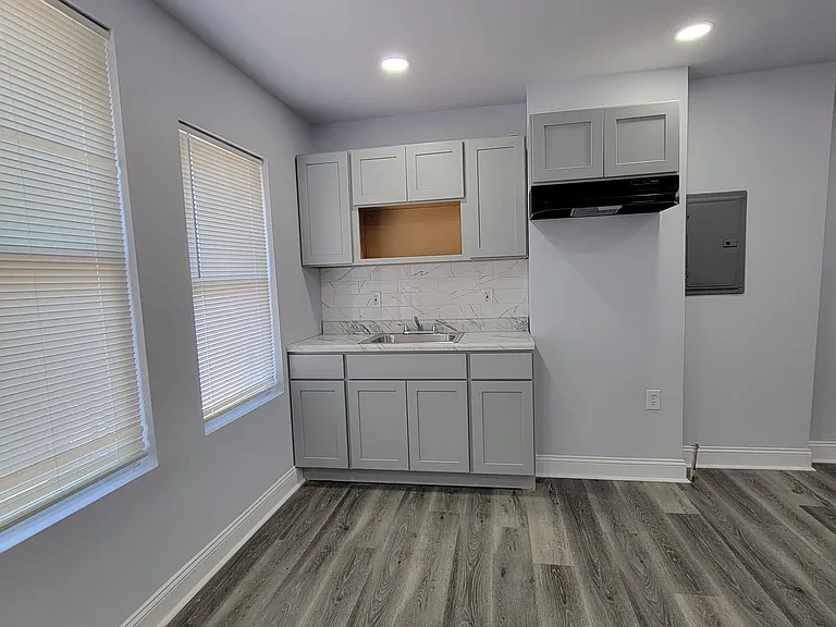 420 N 61st St #3 — Photo 1