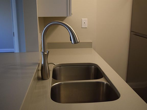 4th image of 5977-4 Meadowcreek Dr #5977-04