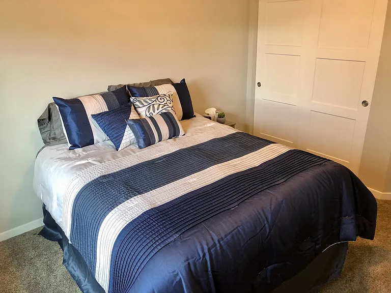 2nd bedroom