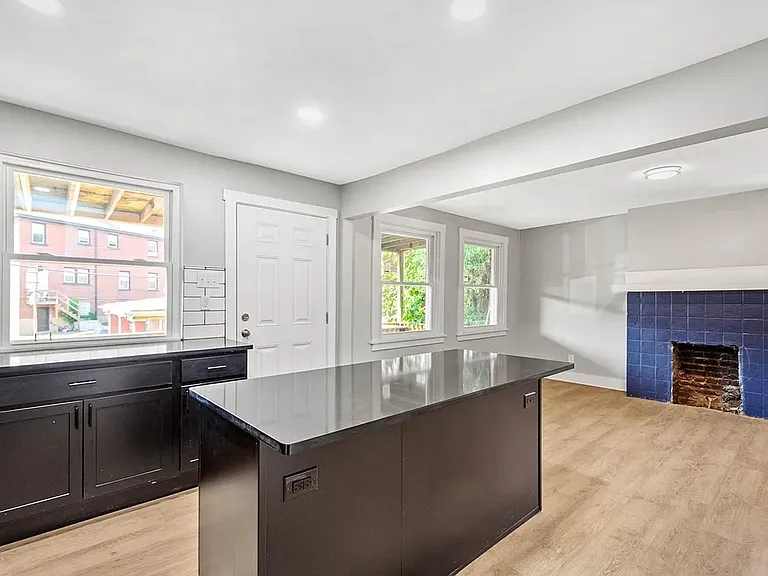 408 E 8th Ave — Photo 11
