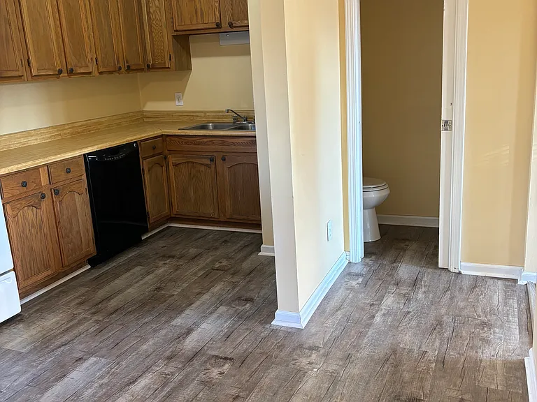 1103 Avenue A NE — Photo 3