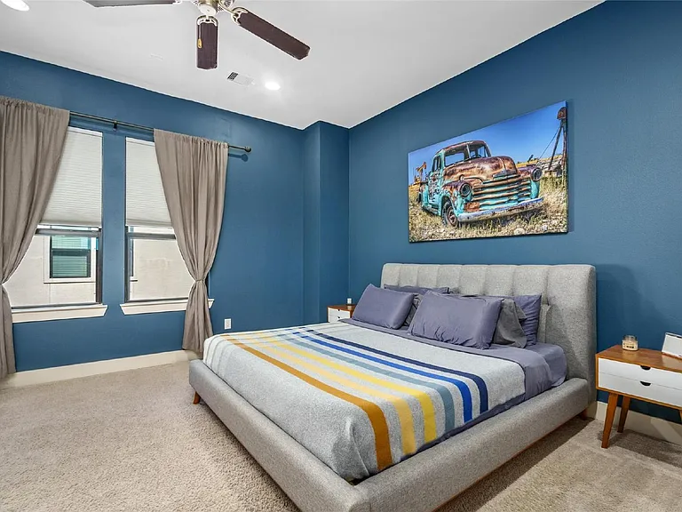 1720 Live Oak St — Photo 16